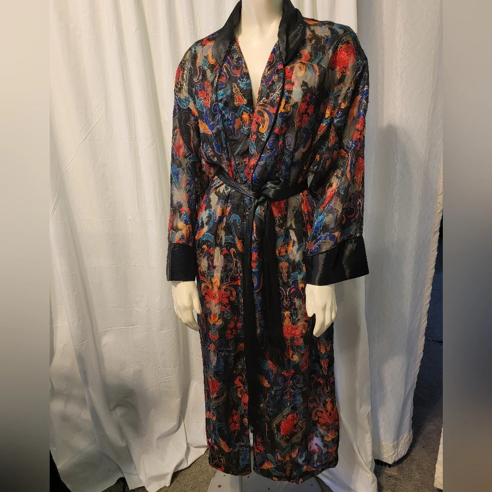 Victoria's Secret‎ Black and Red Paisley Robe